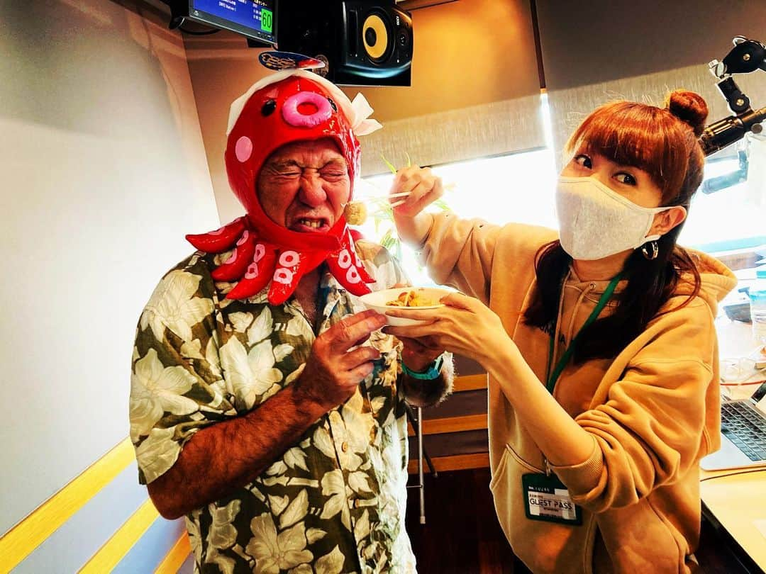 InterFM897のインスタグラム：「SUN.11am- Lazy Sunday DJs：George Cockle, 渡辺麻耶   George san Happy Birthday🎉  #interfm897 #lazy897 #麻耶の恐怖クッキング #タコがタコ焼き食べるの巻」