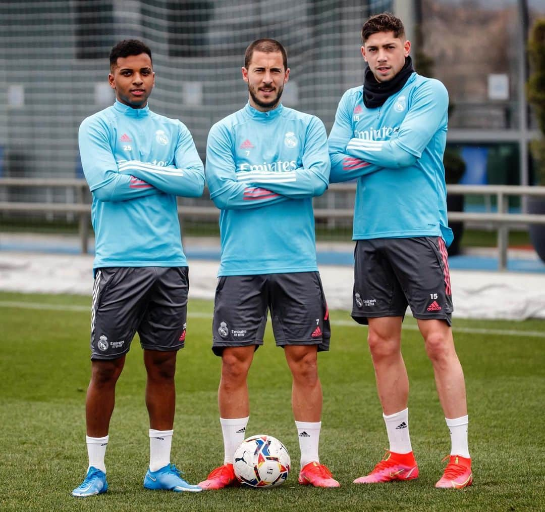 フェデリコ・バルベルデさんのインスタグラム写真 - (フェデリコ・バルベルデInstagram)「Con estos dos 🔝🔥  @rodrygogoes  @hazardeden_10   #HalaMadrid」2月22日 0時02分 - fedevalverde