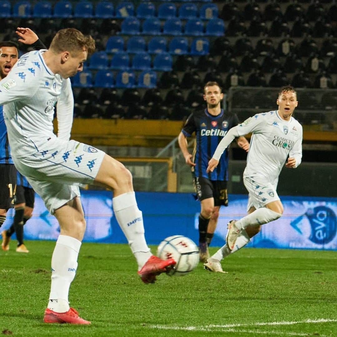 エンポリFCさんのインスタグラム写真 - (エンポリFCInstagram)「⚽ Il gol del pari azzurro a Pisa; il gol e l'esultanza di Szymon Zurkowski 📸📸📸」2月22日 0時03分 - empoli_fc_official
