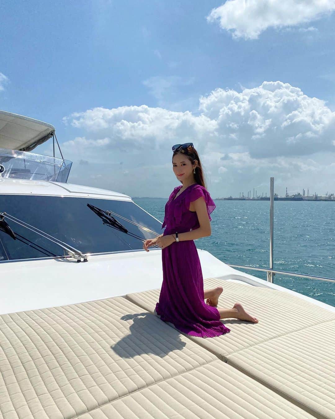 片山夏実のインスタグラム：「Went to a near by island yesterday🛳 Since no one can go overseas for a holiday, so I hear going on a cruise is popular right now. For those who are interested in renting a criuse, do DM me🙃 . . 昨日は、近場の島へ行ってきました🌴 シンガポールでは、旅行も行けないのでクルージングが大人気です🛳 シンガポールでクルージングに興味ある方はDMお待ちしてます！ . . #singapore #シンガポール #クルージング」