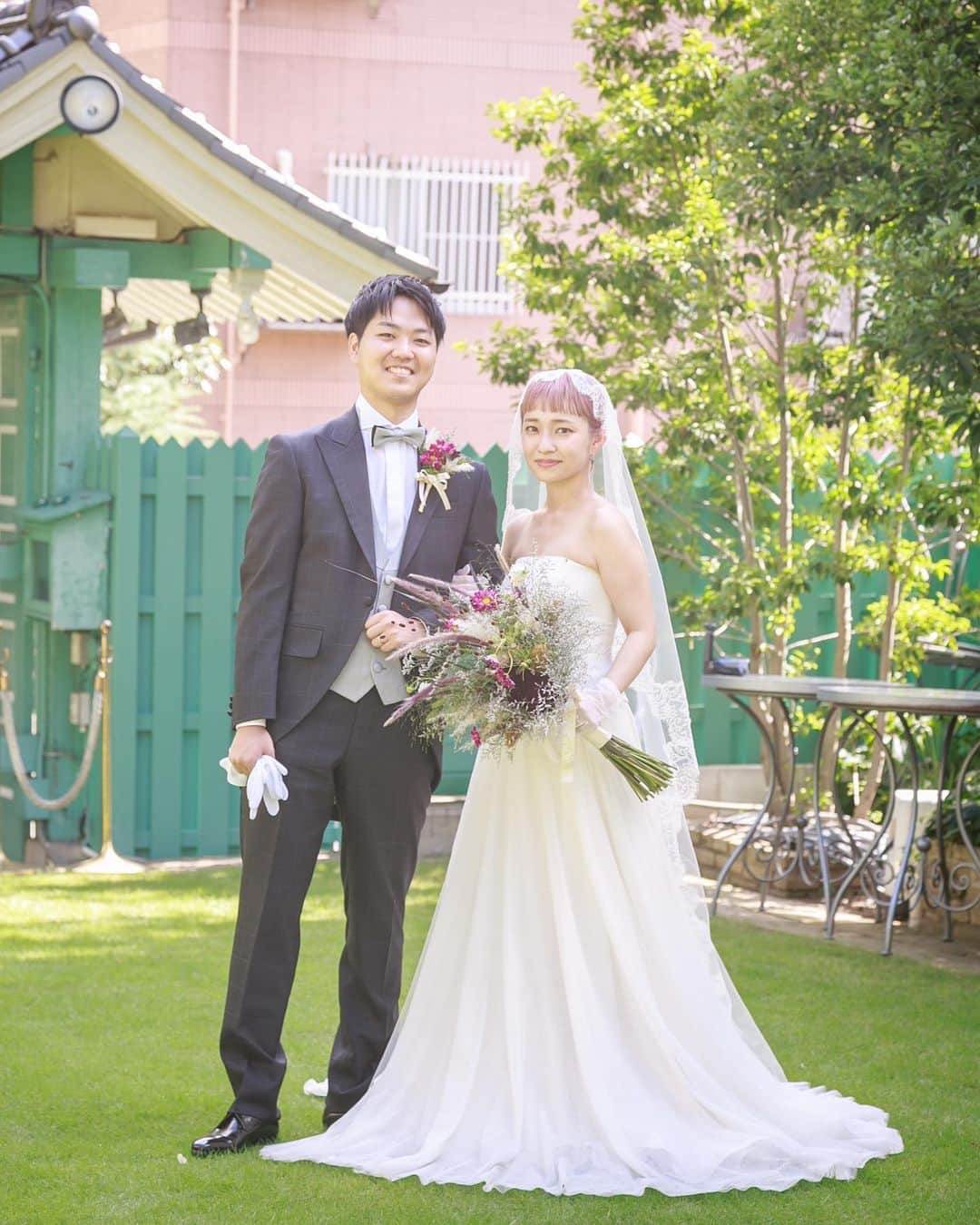 神戸北野サッスーン邸のインスタグラム：「＊ @sassoon_weddingplace  築129年を迎える異人館での結婚式 アットホームに家族だけの貸切りウェディングです✨  感染症対策については、 YouTubeやHPでご紹介しております。  #サッスーン邸 #神戸北野サッスーン邸 #神戸結婚式 #北野結婚式 #北野異人館 #関西結婚式場 #イベント会場#会場貸し #貸切ウエディング #神戸イベントスペース#異人館ウェディング #神戸前撮り #神戸撮影スタジオ #歴史的建造物 #アンティークウェディング #邸宅ウェディング #ガーデンウェディング #北野異人館 #ウェディングパーティー #少人数ウエディング #ゲストハウスウェディング#神戸デート#フォトウェディング神戸 #ロケーションフォト」