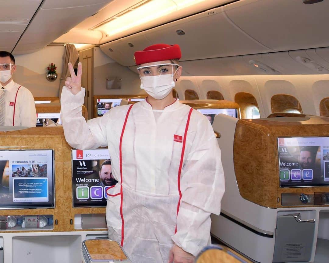 エミレーツ航空さんのインスタグラム写真 - (エミレーツ航空Instagram)「Today, we became one of the first airlines in the world to operate a flight with fully vaccinated frontline teams servicing customers at every touchpoint of their travel journey.  EK215 from @DXB to Los Angeles was safely supported by check-in, security, Business and First Class lounge and boarding gate employees, as well as engineers, pilots and cabin crew who made the choice to be fully vaccinated.  In just over a month, our 26,000 strong UAE frontline workforce has received both doses of the COVID-19 vaccine.  Our commitment to the health and safety of our employees and customers is as strong as ever. Protecting our people with vaccinations is important and provides an additional layer of protection for our customers when they travel with us.  @flylaxairport #FlySaferWithEmirates #FlyEmiratesFlyBetter #EmiratesAirline」2月22日 0時00分 - emirates