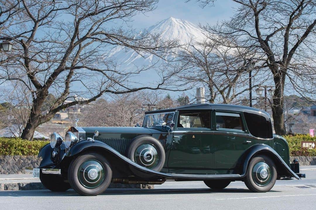 The Peninsula Hotelsさんのインスタグラム写真 - (The Peninsula HotelsInstagram)「At @thepeninsulatokyo, we’ll take you anywhere you want to go (in style in our vintage Rolls-Royce Phantom, of course!). ⁣ ⁣ ⁣ ⁣ ⁣ #peninsulahotels #luxuryhotelexperience #fivestarservice #peninsulastay #tokyo #staycation #tokyotravel #tokyojapan #japangram #tokyotrip #discovertokyo #peninsulatokyo」2月22日 0時08分 - peninsulahotels