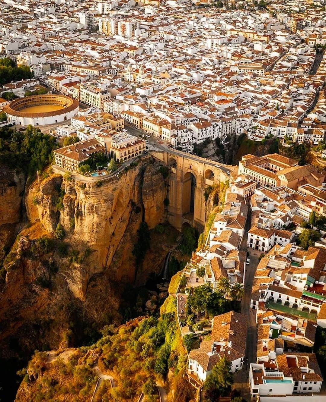 Architecture - Housesのインスタグラム：「⁣ Ronda is one of the oldest cities in Spain ⤵️⁣⁣ ⁣ The new bridge symbolises the soul of the city and, despite its name, is more than 200 years old. Built at a height of 98 metres, it is the bridge over the canyon known as the Tajo de Ronda and over which the river Guadalevín flows. It connects the old and modern quarters of the city. 🥰🥰⁣ ⁣ Have you ever been to Ronda? Doble tap if you like it ♥️♥️⁣ ⁣ _____⁣⁣⁣⁣⁣⁣⁣⁣⁣⁣⁣ 📸 @wanderreds⁣ 📍Ronda, Málaga, Spain⁣ #archidesignhome⁣⁣⁣⁣⁣⁣⁣ _____⁣⁣⁣⁣⁣⁣⁣⁣⁣⁣⁣ #design #architecture #architect #arquitectura #luxury #architettura #archilovers ‎#architecturephotography #amazingarchitecture⁣ #lookingup_architecture #artdepartment #architecturallighting #house #archimodel #architecture_addicted #architecturedaily #arqlovers #Malga #Spain #spain_vacation #spaintravel #spaintrip」