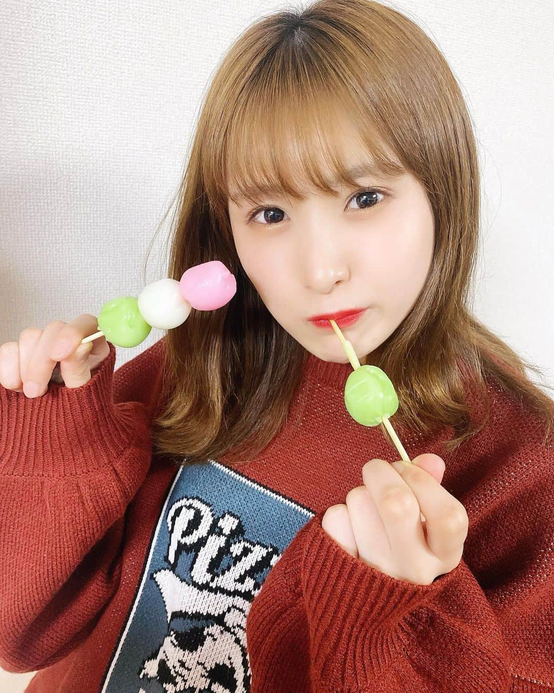 川崎優菜のインスタグラム：「. . .  私とだんごって相性いいと 思うんだ🍡  ﻿ ﻿ #川崎優菜 #岩手　#食　#もぐすたぐらむ　#だんご🍡 #和菓子しか勝たん #instagram  #instalike  #instafood #instafashion  #japan #tokyo」