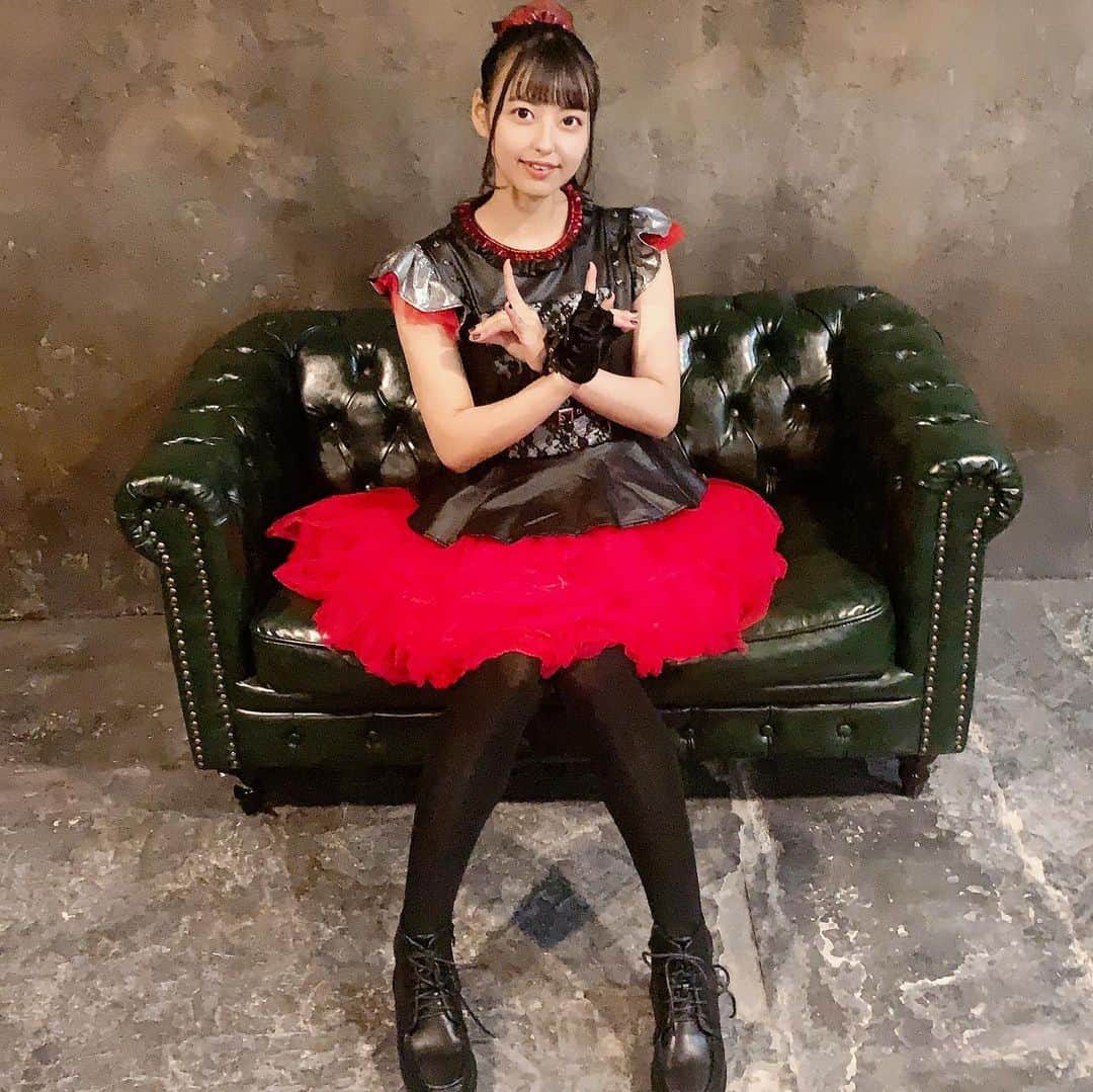 河合くるみのインスタグラム：「・ ・ サッカーキングさんのTwitterヘッダーに載せていただきました⚽️💞 ・ サッカーキングさんのサイト内にも自己紹介載ってるのでぜひみてください！ 詳しくは河合くるみTwitter(@6v6_krm)から飛ぶとわかりやすいです🕊 ・ ・ BABYMETALさんのコスプレのとき！ ポニテはウィッグです🐴 ・ ・ ポコチャ１位入賞ありがとうございます🥇😭💓 すてきなプライズうれしい！ 応援してくれてるみなさんに感謝です✰ ・ ・ #BABYMETAL さん #babymetaldeath #babymetaljapan #コスプレ #SUMETAL #MOAMETAL #KURUMETAL #踊ってみた #Pococha  #prize #soccer #サッカーキング #ライバー #プライズ #twitter #followme #camera #model #artist #ポニーテール #ポニテ #アイドル #アイドル衣装 #メタル」