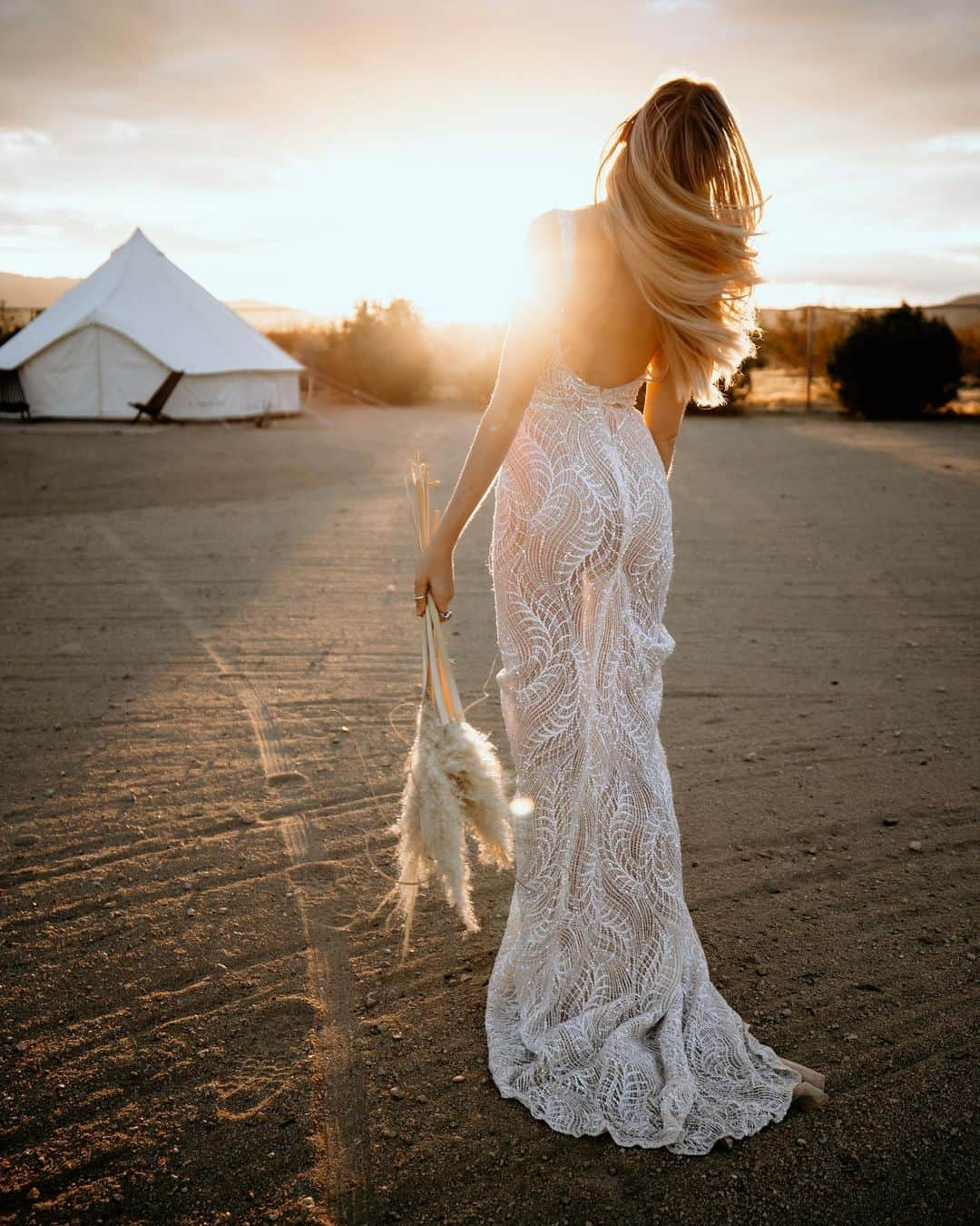 Galia Lahavさんのインスタグラム写真 - (Galia LahavInstagram)「HAPPY PLACE 🌅 // Our #G_507 has the most incredible sparkly detail that the sun hits perfectly ✨ @sydneyandavis #GaliaLahav #GLGala」2月22日 0時26分 - galialahav