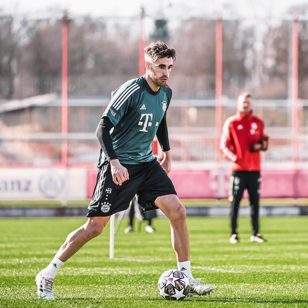 ハビ・マルティネスのインスタグラム：「😎✌️ #Javi8 #sundaysession #backontrack」