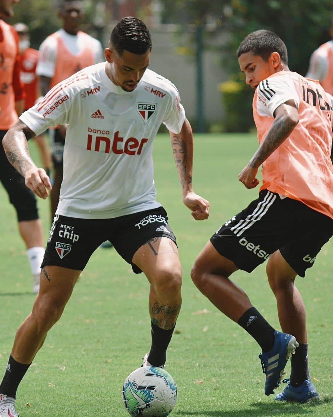 São Paulo FCさんのインスタグラム写真 - (São Paulo FCInstagram)「⚽️ Último treino antes do embarque para o Rio de Janeiro. ⠀⠀⠀⠀⠀⠀⠀⠀⠀ 🆚 Botafogo 🏟 Engenhão 🗓 22/02/2021 ⏰ 20h ⠀⠀⠀⠀⠀⠀⠀⠀⠀ #VamosSãoPaulo 🇾🇪 ⠀⠀⠀⠀⠀⠀⠀⠀⠀ 📸 Erico Leonan / saopaulofc」2月22日 0時31分 - saopaulofc