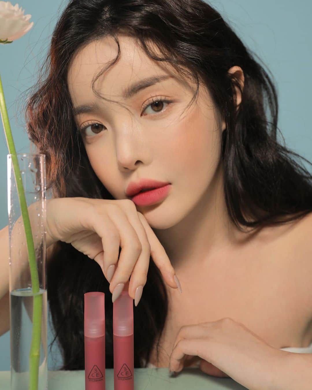 Official STYLENANDAのインスタグラム：「3CE NEW💕 쉽고 가벼운 터치로 보송하게 유지되는 블러 워터핏 밀착 틴트 3CE BLUR WATER TINT 출시!  일주일간 신상 8% 할인(~2/28)  NEW! 3CE BLUR WATER TINT 8% OFF Easy and light touch to keep you soft Blur water fit close tint   🌏Global Shipping✈️ en.stylenanda.com」