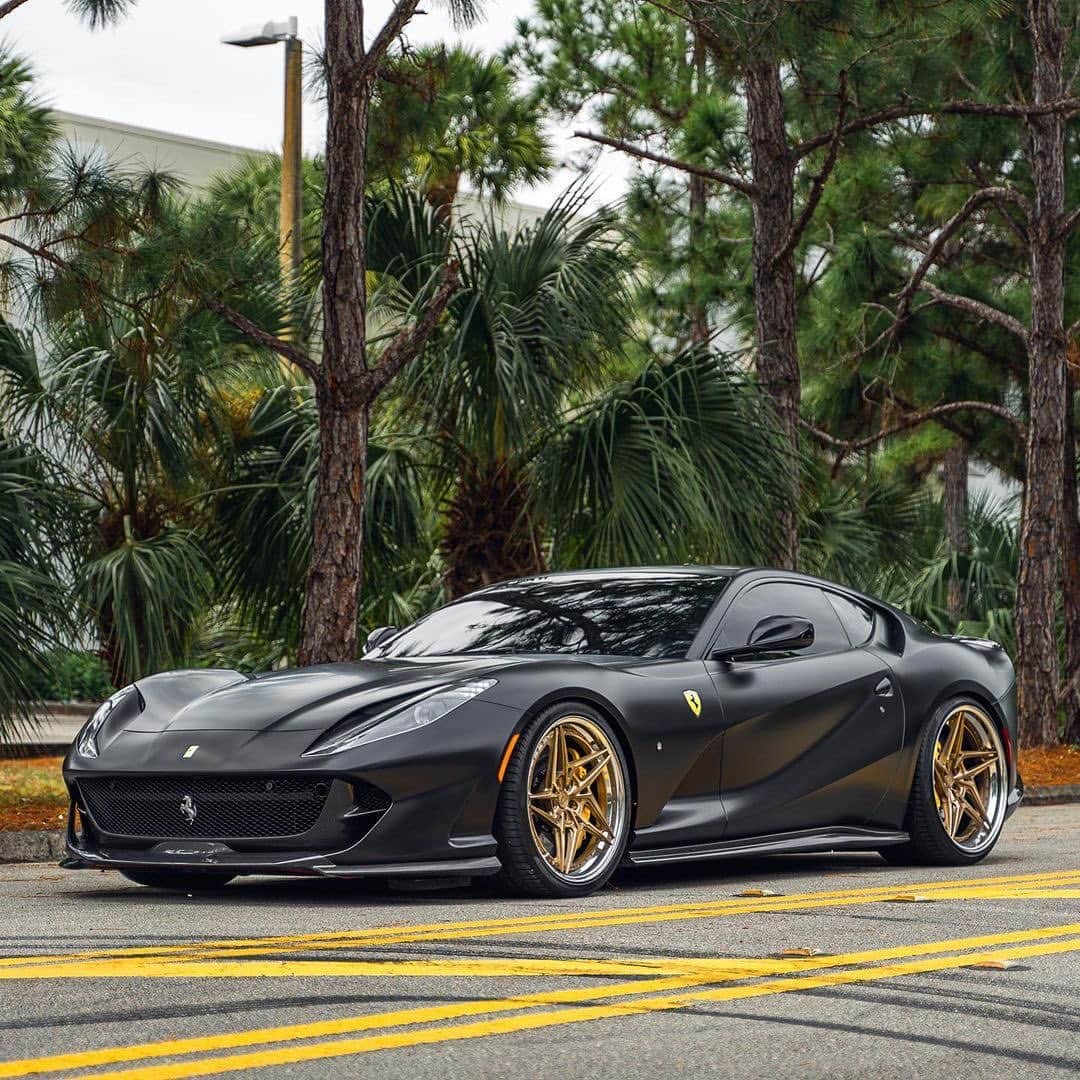 CARLiFESTYLEさんのインスタグラム写真 - (CARLiFESTYLEInstagram)「This Satin black Ferrari 812 on @anrkywheels is perfect 🥵 #carlifestyle #812 #ferrari」2月22日 11時28分 - carlifestyle
