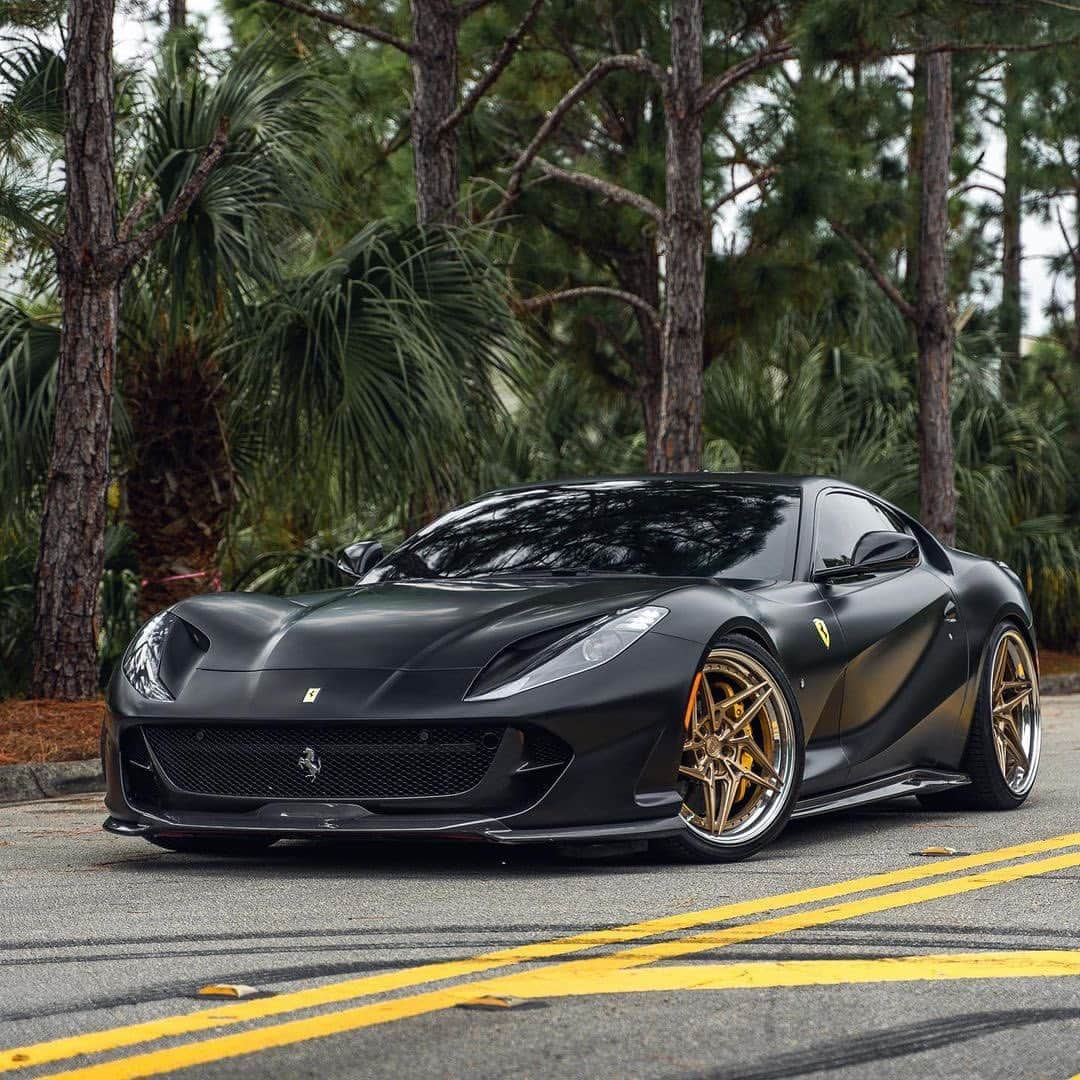 CARLiFESTYLEさんのインスタグラム写真 - (CARLiFESTYLEInstagram)「This Satin black Ferrari 812 on @anrkywheels is perfect 🥵 #carlifestyle #812 #ferrari」2月22日 11時28分 - carlifestyle