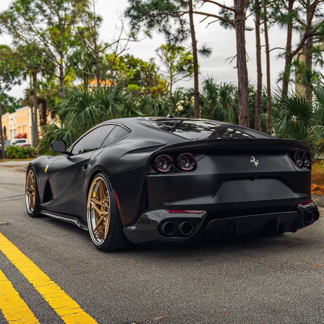 CARLiFESTYLEさんのインスタグラム写真 - (CARLiFESTYLEInstagram)「This Satin black Ferrari 812 on @anrkywheels is perfect 🥵 #carlifestyle #812 #ferrari」2月22日 11時28分 - carlifestyle