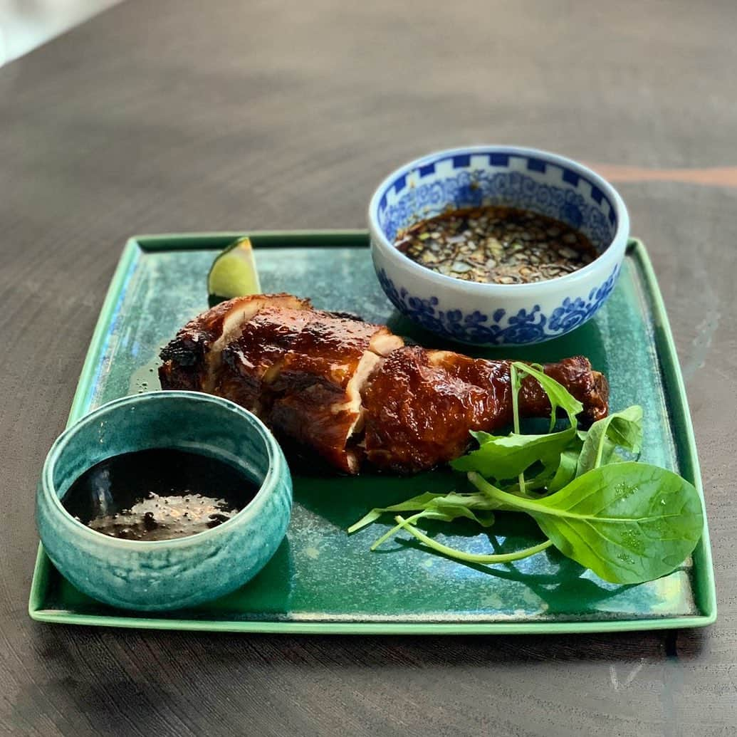 香港海鮮酒家 Lei U Munさんのインスタグラム写真 - (香港海鮮酒家 Lei U MunInstagram)「香港名物脆皮鷄(パリパリ鷄)🤗✨  #皆んなが好きな #香港の鶏唐 #レイユームン  #神戸中華料理  #住吉」2月22日 9時58分 - leiumun