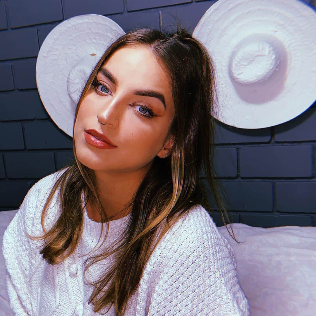 Bruna Unzuetaのインスタグラム：「🦊」