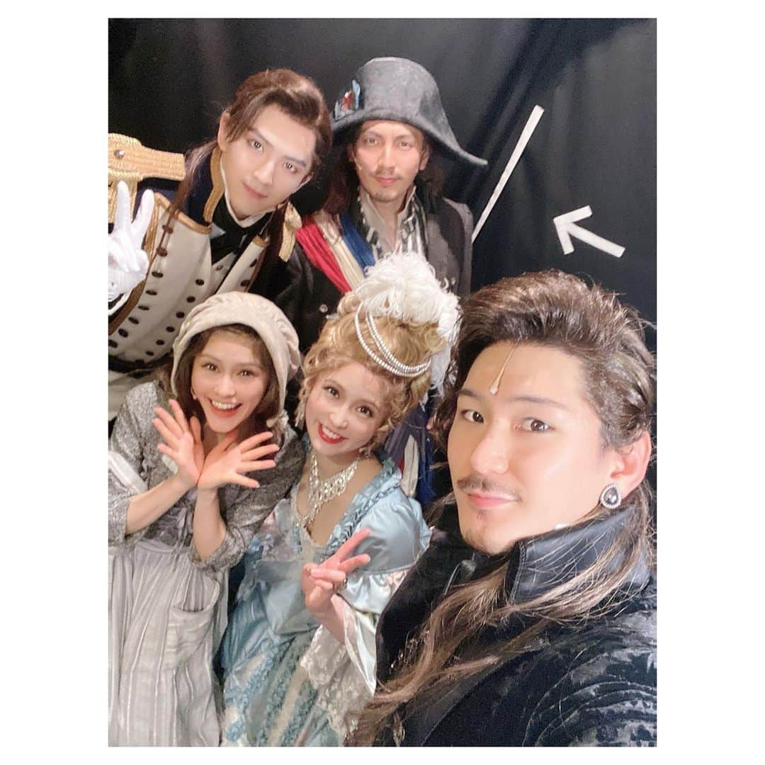 笹本玲奈さんのインスタグラム写真 - (笹本玲奈Instagram)「. おはようございます。 昨日、無事に東京公演千秋楽を迎えました。 劇場にお越し下さいました皆様、心暖まるメッセージで励まして下さいました皆様、本当にありがとうございます。 体も心も疲労する作品ですが、皆様の拍手と暖かい言葉が私の元気の源です。 大阪公演に向けて、引き続き感染対策を徹底した生活を心掛けていきます。 皆様もどうぞご自愛下さい。  公演中に撮り貯めてたお写真、今後も少しずつ載せていきますね。  #マリーアントワネット」2月22日 10時09分 - renastagram07