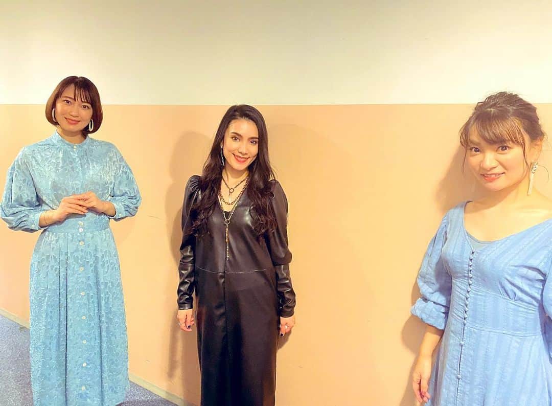 のインスタグラム：「🎤THEカラオケバトル  【モーニング娘。黄金期OGコンビ】 飯田圭織さんと保田圭さん✨✨✨  小学生の時から大好きだった憧れのお2人と！こんな幸せなショットを撮らせていただきました。✨ 嬉しくて飛び上がりたかったです。 ありがとうございました！🌸🌸🌸  #モーニング娘。　＃モー娘。 #保田圭 #飯田香織 #アイドル #憧れ #singer #anime #kawaii #theカラオケバトル　#カラオケバトル　#カラバト　#中西圭三 #followforfollowback #followｍe #followers #instagood #instalike」