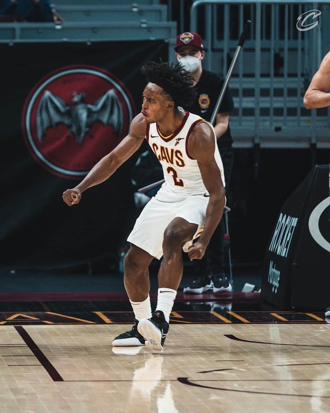 キャブスのインスタグラム：「@collinyoungbull will catch ya slipping. 😤 #BeTheFight」