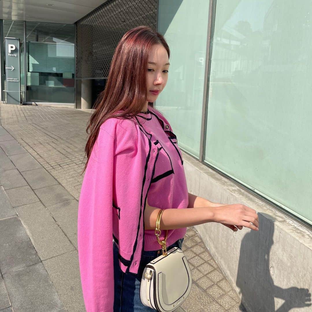 イユエリンのインスタグラム：「GM💖 햄버거가 먹고싶은 오늘..햄버거맛집 알려주세요😶」