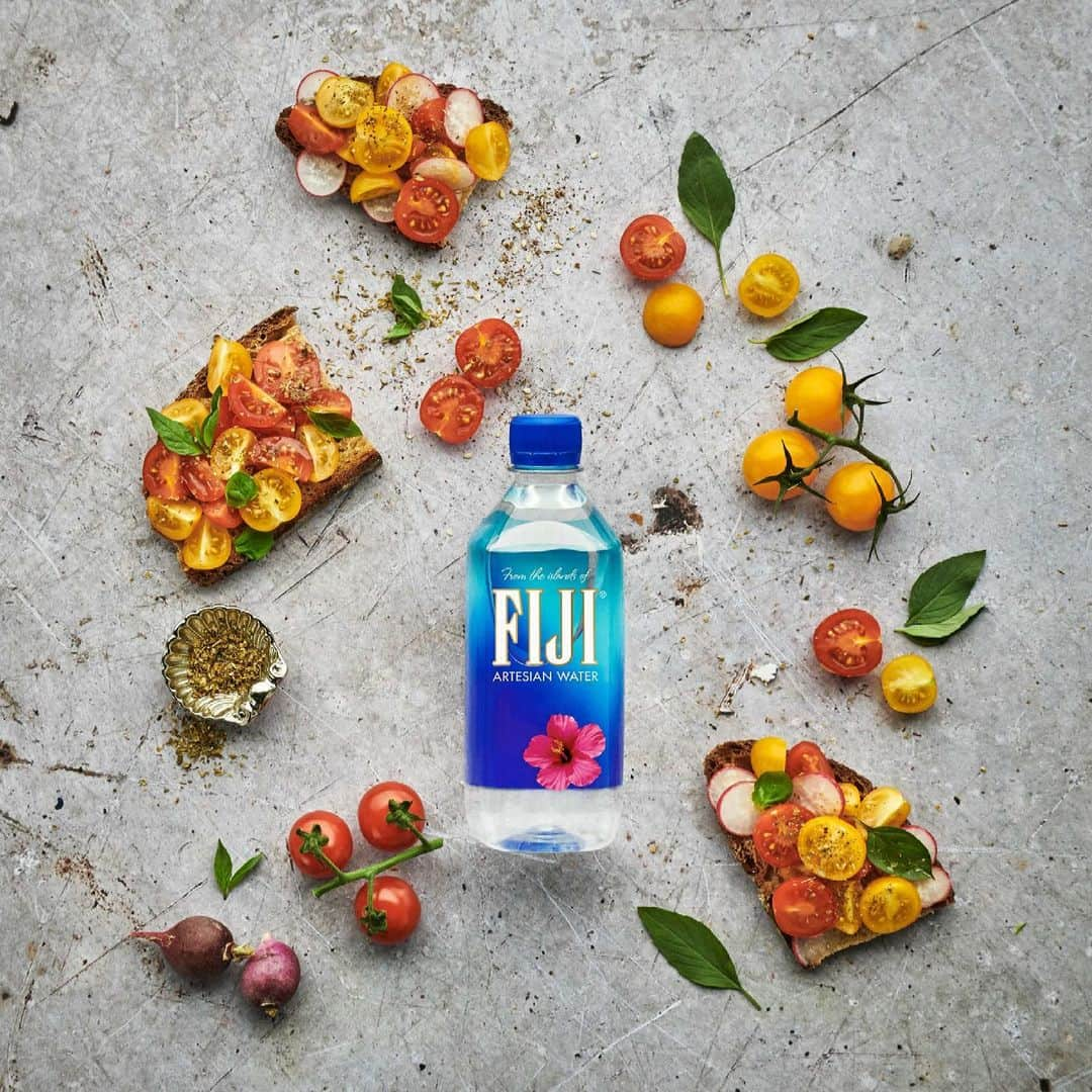 FIJIWaterJapanさんのインスタグラム写真 - (FIJIWaterJapanInstagram)「ヘルシー朝ごはん🍅✨  #フィジーウォーター #fijiwater #ヘルシー  #水分補給  #ミネラルウォーター #lifewithfijiwater」2月22日 10時32分 - icelandicglacialjp