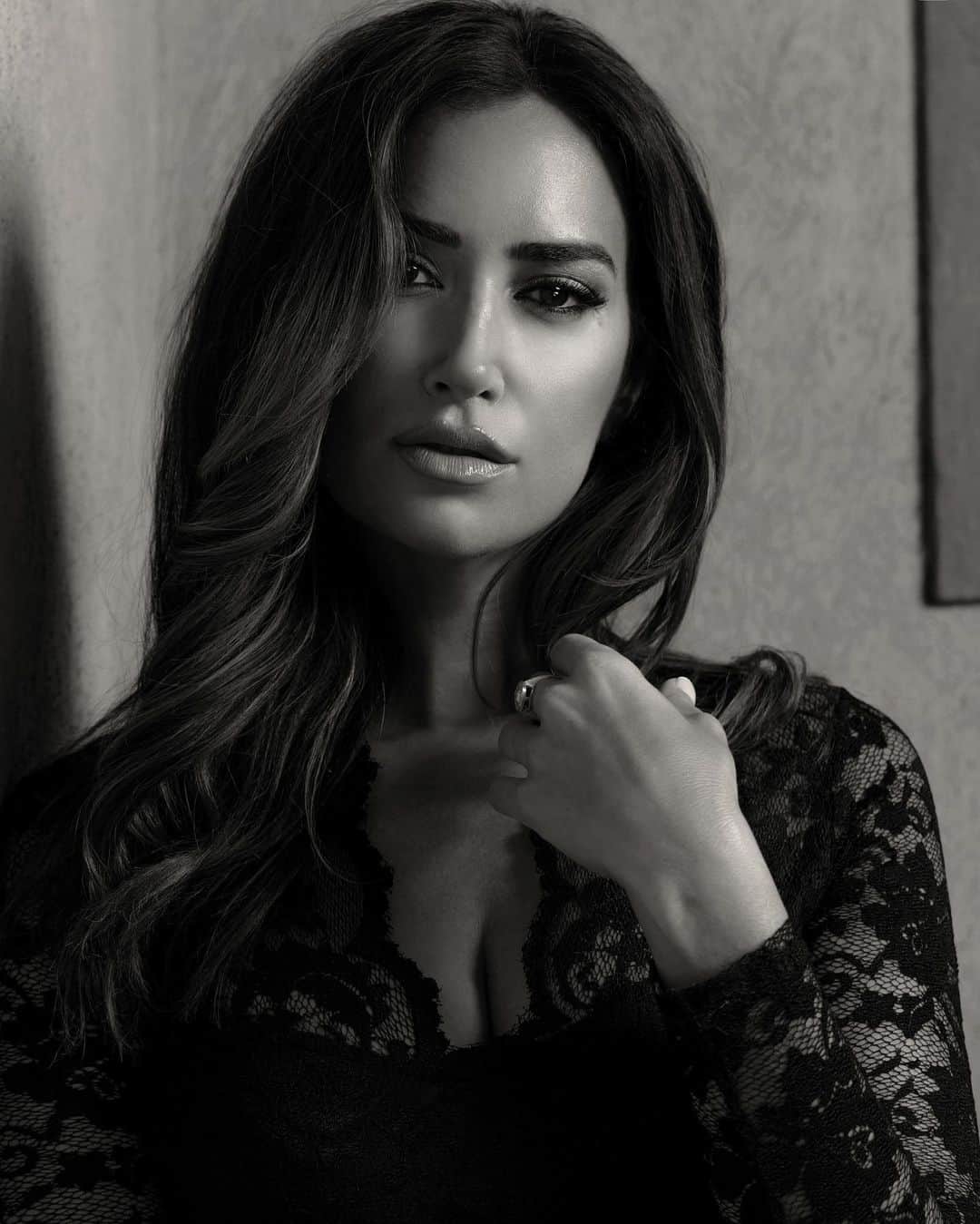 ドナ・フェルドマンのインスタグラム：「The #cinematic #italianstyle series by @jseifvisuals #blackandwhite #leica #dolcegabbana」
