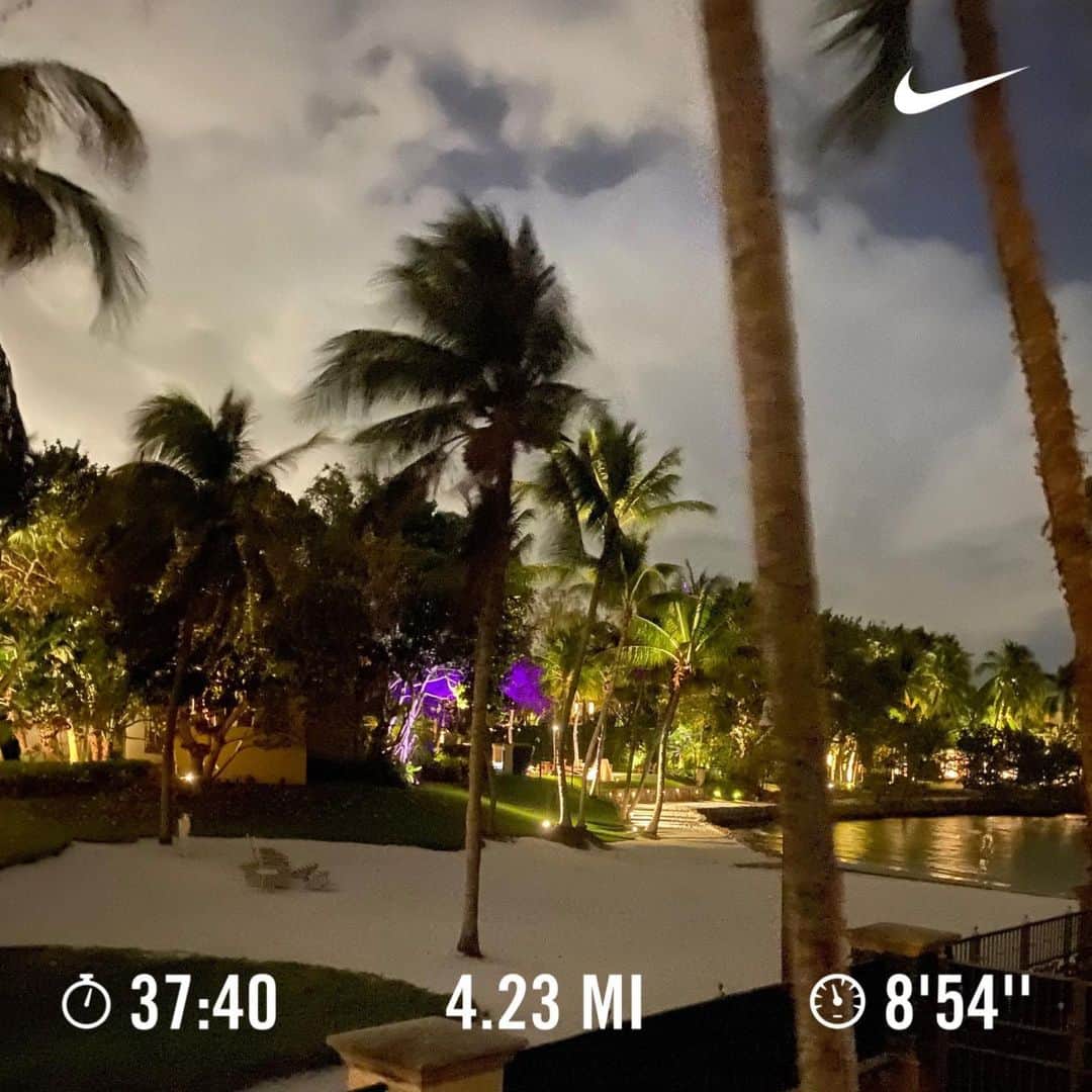 レイ・アレンのインスタグラム：「There’s nothing like getting a night run in to cap off your sunday!」