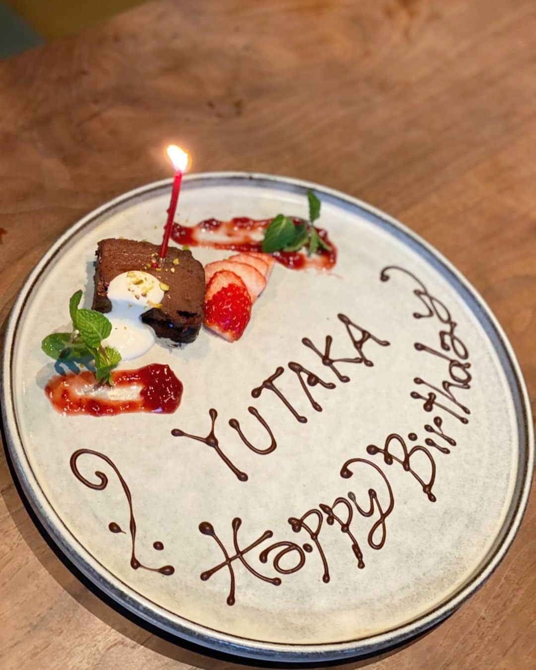 のインスタグラム：「昨日で30歳になりました🎂  20代で上京結婚出産を経験し 30代ではどんなことを経験できるのか楽しみでしかない！！  とにかく周りの人に感謝しかないです🙇‍♀️  いつもありがとうございます✨  2021.02.21   #30歳#片桐ゆたか #happy#yutakakatagiri」