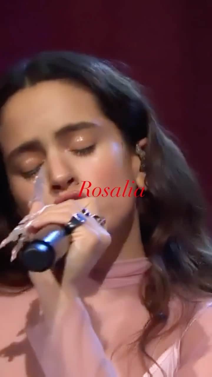 のインスタグラム：「wanna see nails💅?  @rosalia.vt x @badbunnypr 💜🌹💜 @nbcsnl  Hair @jesushair ,Make up @romyglow , Nails @nailsbymei」