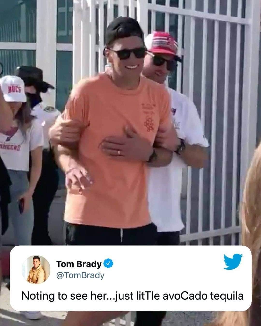 espnさんのインスタグラム写真 - (espnInstagram)「The Red Sox and J.D. Martinez having a little fun with Tom Brady 😅 (via @redsox)」2月22日 10時58分 - espn