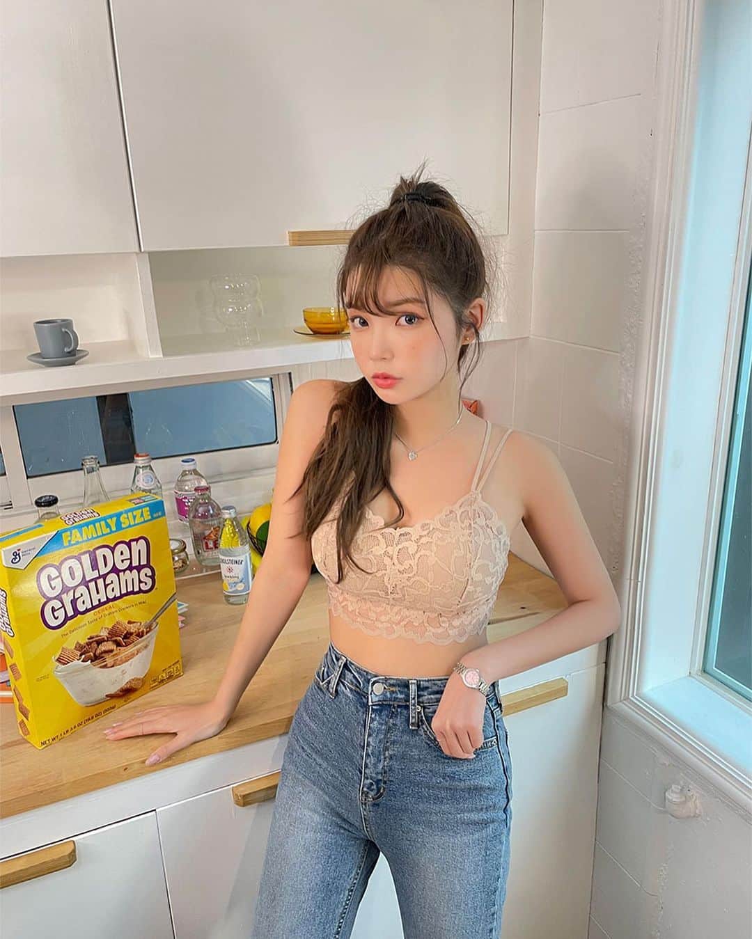 Chuuのインスタグラム：「브라탑의 계절💙 가디건, 셔츠, 니트와 레이어드 코디는 물론 좀 더 더워지면 단독으로 착용하면 좋은 브라탑✨ 베이직한 브라탑부터 코디하기 좋은 레이스 브라탑까지 다양한 이너 브라탑 츄에서 만나보세요🙊✨  #chuu#츄#브라탑 #lovely_daily_look_chuu」