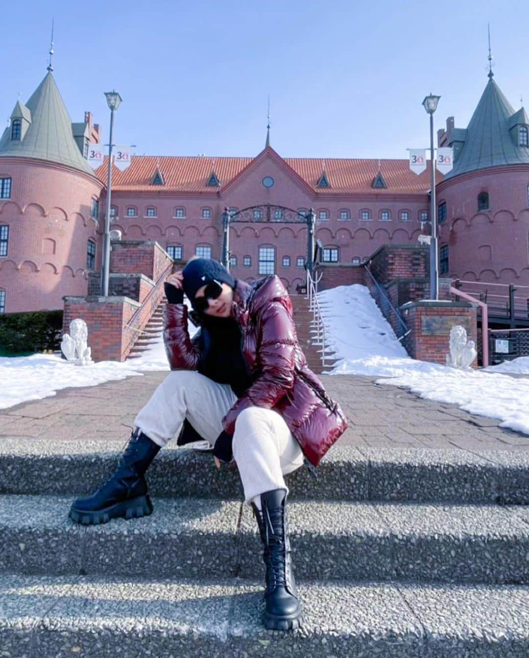 Syahriniさんのインスタグラム写真 - (SyahriniInstagram)「• At The Happiest Place !  __________________𝓢𝓨𝓡_______________  #PrincesSyahrini #Winter_February2021 #WinterWonderland」2月22日 10時56分 - princessyahrini
