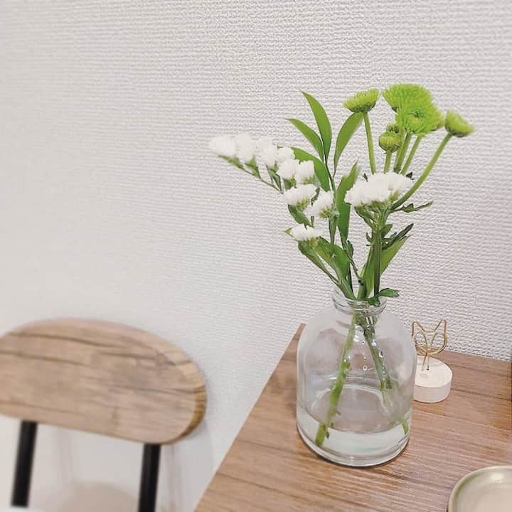 Bloomee LIFEさんのインスタグラム写真 - (Bloomee LIFEInstagram)「ナチュラルな華やかさを演出✨  真っ白なお花にグリーンをあしらったブーケは 空間をさりげなく華やかに◎  ライトなグリーンが やわらかく優しい雰囲気です🌿  @yuko_2062 さんのお写真  ・ ／⠀⠀⠀ 💐期間限定、プレゼントキャンペーン中！📣⠀⠀ ＼⠀⠀⠀ ”おうちでお花を長く楽しむ” ドライフラワープレゼント💐 ・ 期間限定 2/23 まで、開催中！！⠀⠀⠀ 詳細はストーリーズハイライトの⠀⠀ "プレゼントキャンペーン"をチェックしてください♪⠀⠀  #bloomeelife#ブルーミーライフ#お花の定期便#プチブーケ#サブスク#花のある生活#花好きな人と繋がりたい#おうち時間#花部#花写真#花が好き#花を飾る#暮らしを楽しむ#日々の暮らし#丁寧な暮らし#日々#お花のある暮らし#素敵な休日#暮らしを整える#くらしのきほん#日々の暮らしを楽しむ#丁寧に暮らす#おうち時間#インテリアフラワー#ナチュラルインテリア#豊かな暮らし」2月22日 11時00分 - bloomee