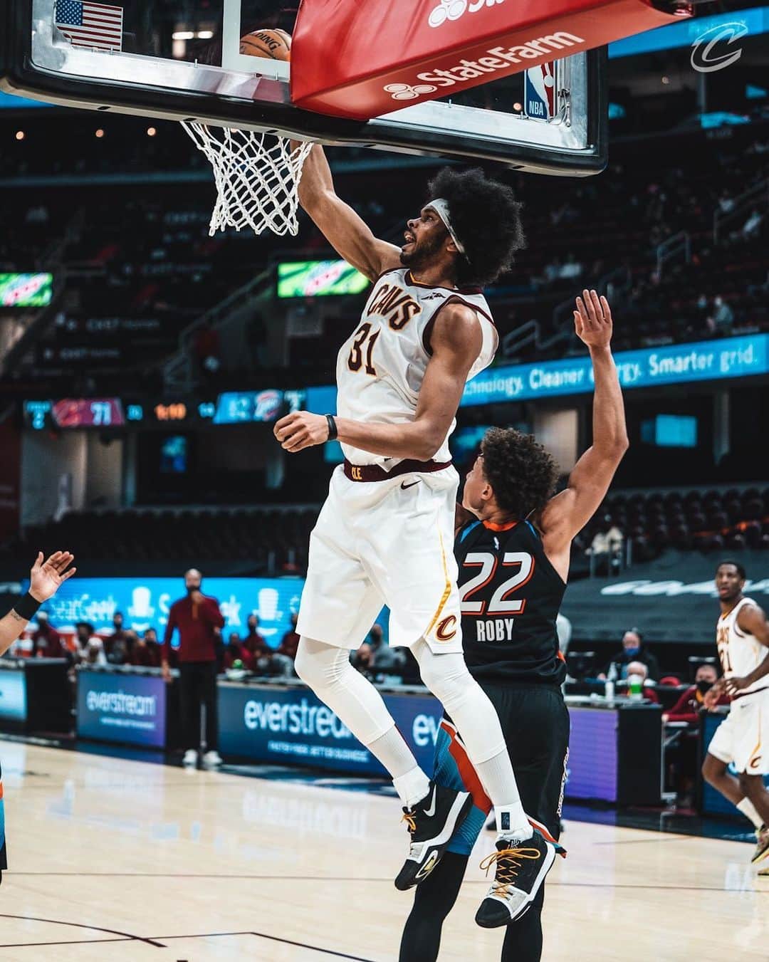 キャブスのインスタグラム：「10-10 from the field. 💯 #BeTheFight」