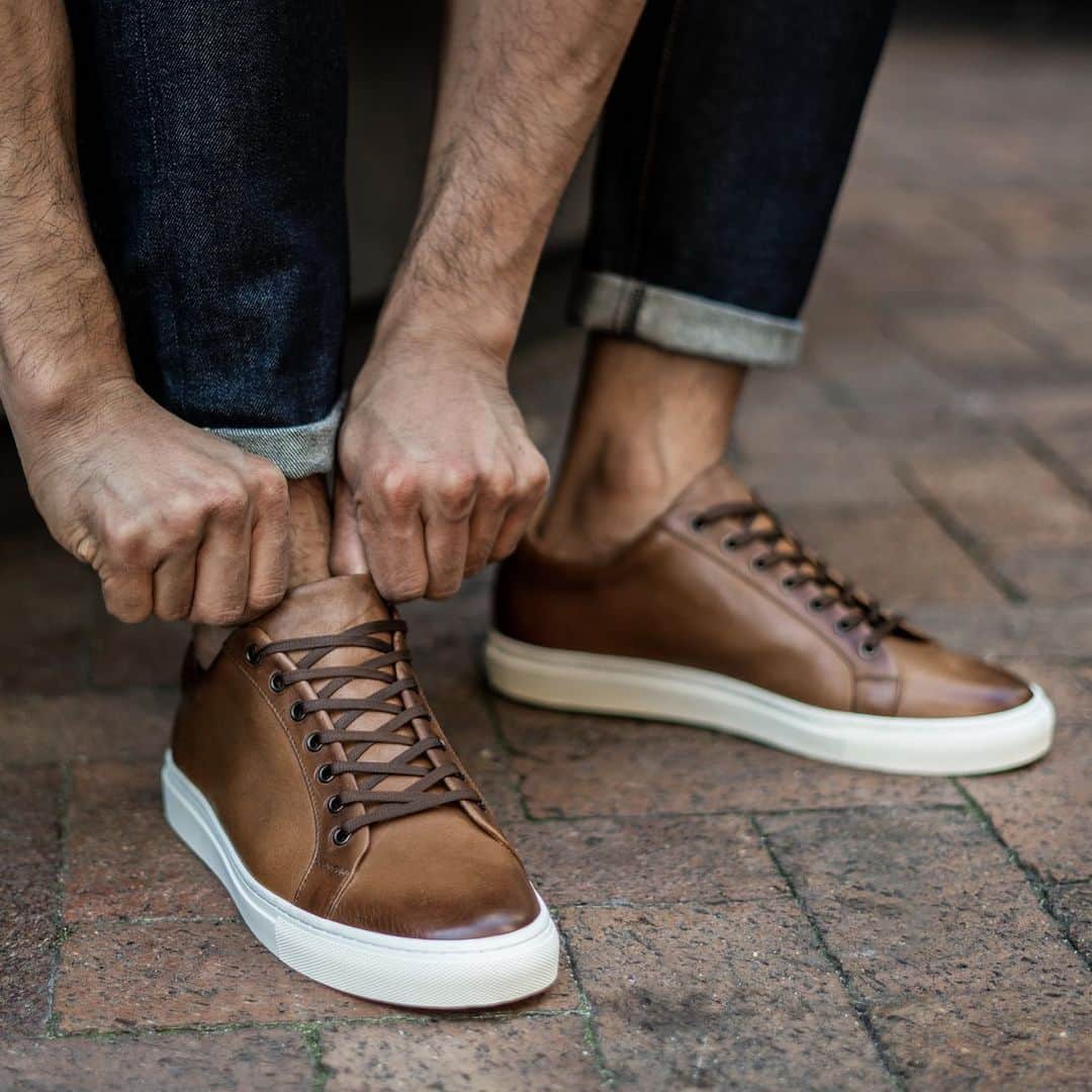 Daily Suitsのインスタグラム：「Toffee! @thursdaysneakers @thursdayboots」