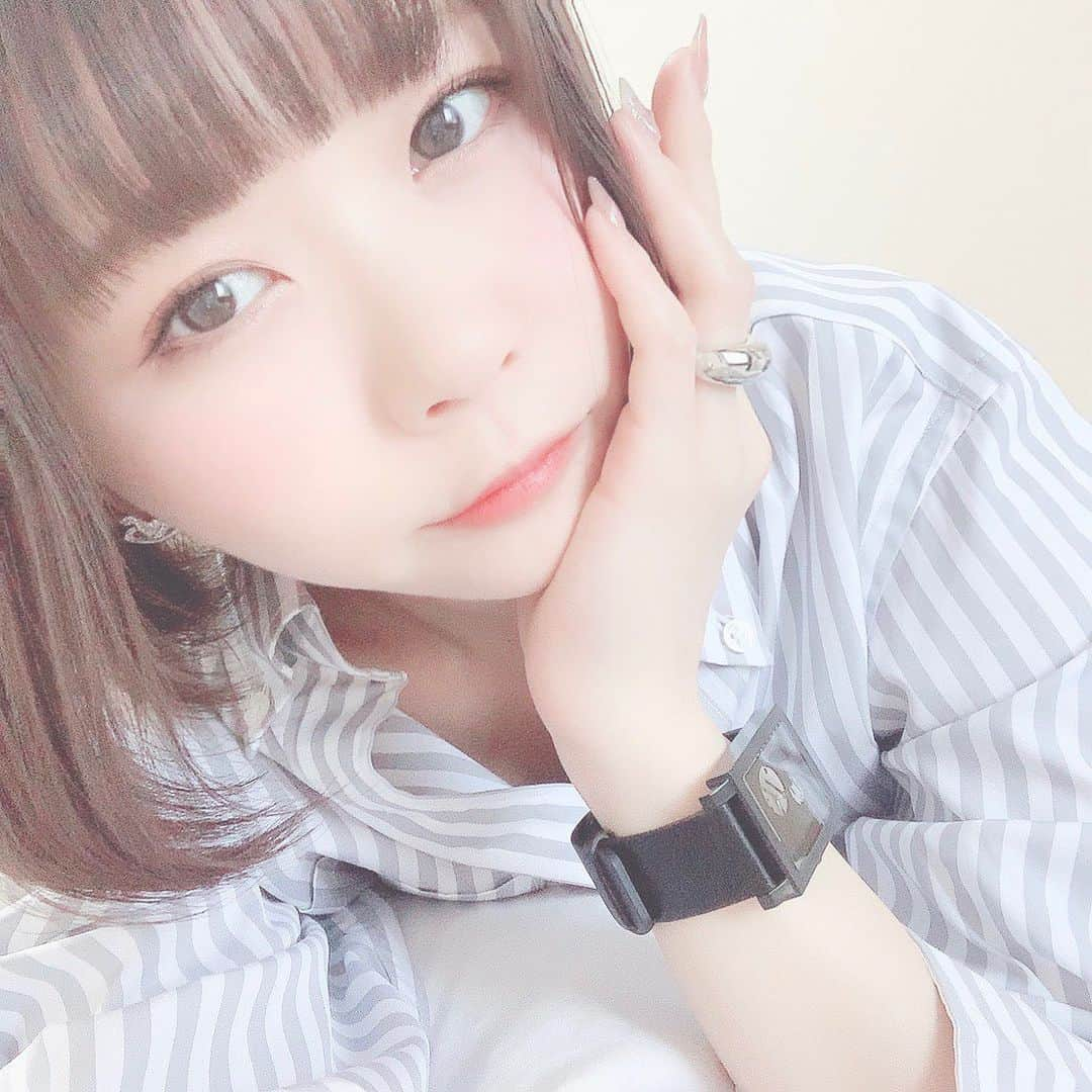 白波瀬ミキティ。さんのインスタグラム写真 - (白波瀬ミキティ。Instagram)「No Monday⌚️  . . . @nomonday_jp の腕時計。シックでクールなブラック。 クーポンコード［mikitbd176] を入力すると10%オフでご購入頂けます✨ . . . #ノーマンデー #時計 #腕時計 #nomonday  #手元倶楽部  #バレンタイン #ギフト #お洒落さんと繋がりたい  #model #gravure #portraitmodel  #cosplayer  #モデル女子  #グラビアアイドル #コスプレイヤー  #彼シャツ #ヴィヴィアンウエストウッド  #シルバーアクセサリー  #インスタグラマー #ポートレートモデル  #bodymake  #可愛くなりたい  #japan_of_insta  #igportrait #pasha_magazine #instaportrait  #tokyocameraclub  #童顔  #instagramer  #インフルエンサー募集」2月22日 11時12分 - mikity_me