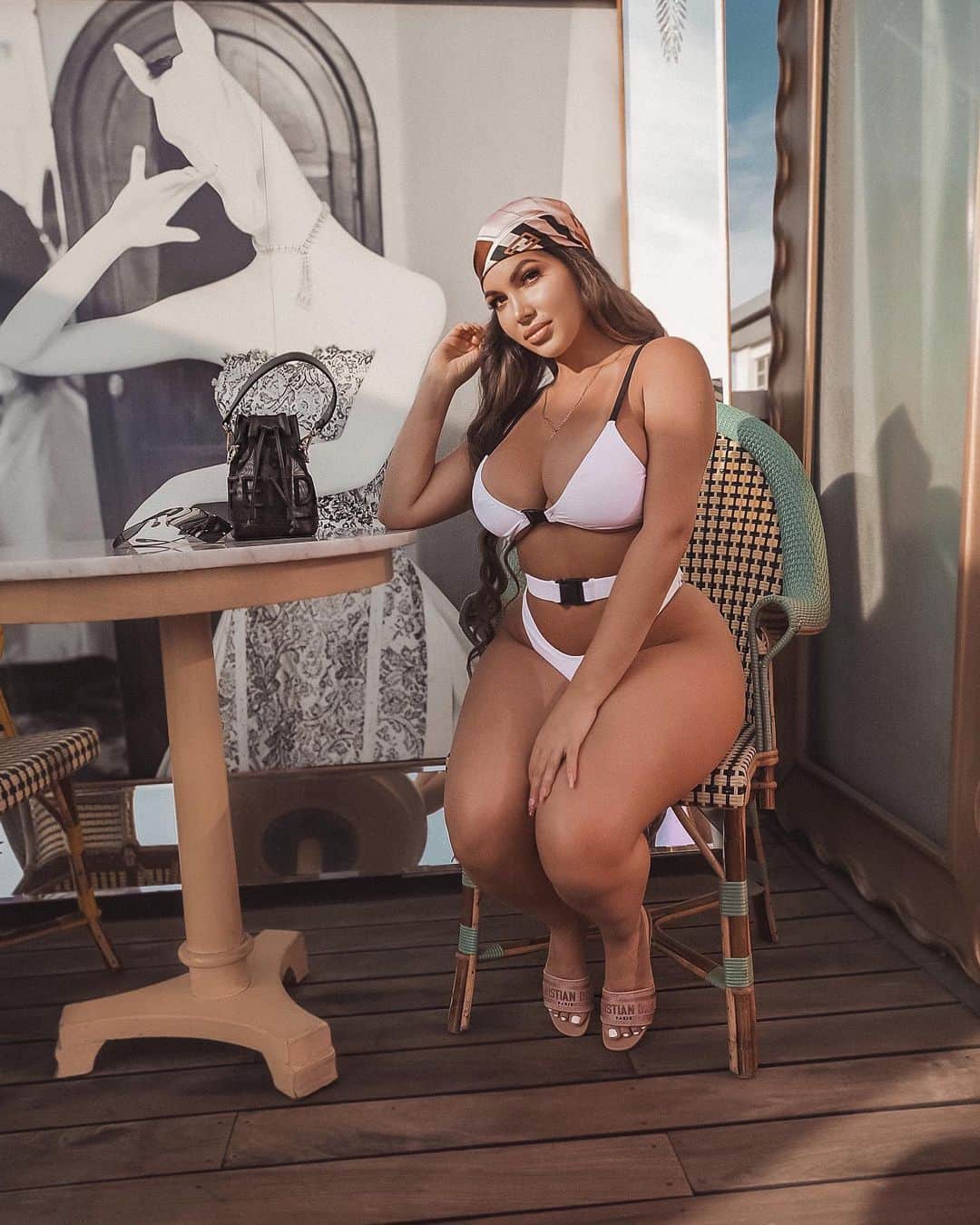 Aylen Aのインスタグラム：「@fashionnova ..Sunshine 🌝 & 👙fashionnovapartner」