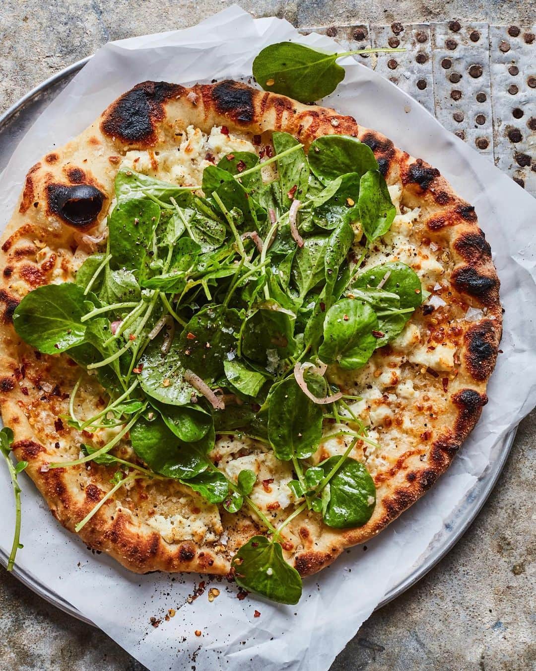Gaby Dalkinのインスタグラム：「SALAD PIZZA and other amazing things on this weeks meal plan!! All 6 nights of dinners are linked in my profile and really this salad pizza is 🔥 https://whatsgabycooking.com/weekly-meal-plan-week-8/」