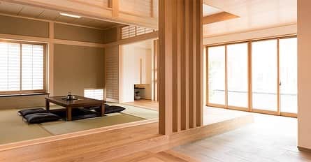 大和ハウス工業さんのインスタグラム写真 - (大和ハウス工業Instagram)「今こそ必要な和の暮らし！ テレワークも団らんも和室で快適に  テレワークが普及し、住まいの使い方や暮らし方について、課題を感じる方も増えてきているようです。  昔ながらの日本の和の住まいは「限られたスペースを有効に使うことができる」「季節の自然を感じながら過ごせる」など、お悩みの解決につながるとともに、家時間や暮らしそのものをより楽しくするヒントをご紹介します。  https://www.daiwahouse.co.jp/tryie/column/think/js_living/  #大和ハウス #ダイワハウス #マイホーム #注文住宅 #家づくり #家づくりアイデア #こだわりの家 #空間デザイン #住宅デザイン #暮らしを楽しむ家づくり #テレワーク #和の暮らし #和室」2月22日 11時19分 - daiwahouse_official