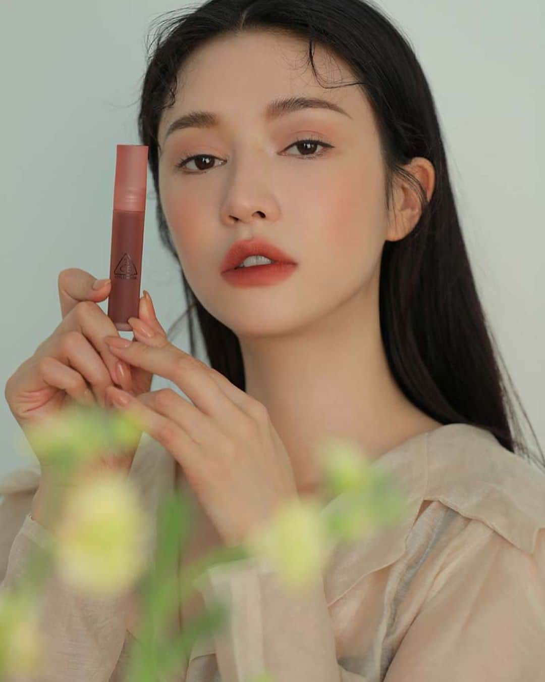 3CE Official Instagramさんのインスタグラム写真 - (3CE Official InstagramInstagram)「#3CE_New 2021/02/22 Mon 3CE BLUR WATER TINT 3CE 신제품 출시 한주간 8%할인된 가격으로 만나보세요💗 쉽고 가벼운 터치로 보송하게 유지되어 묻어남을 최소화 한 '블러 워터핏 밀착 틴트' - A soft matte finish lip tint with less smudging. Get 8% off 3CE new product for a week. -  🌎Global Shipping ✈️en.stylenanda.com #3CE #3CEBLURWATERTINT」2月22日 11時19分 - 3ce_official