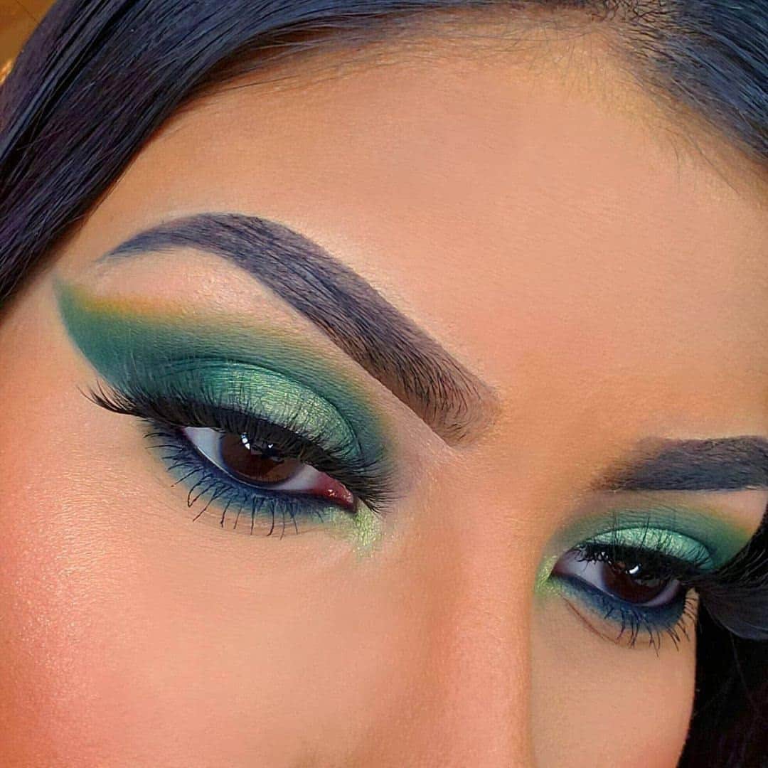 NYX Cosmeticsさんのインスタグラム写真 - (NYX CosmeticsInstagram)「@makeupbymaryclara has us feelin' envious with this smoked out glam 🤩 She frames the look using our Control Freak Eyebrow Gel 💚✨ • #nyxcosmetics #nyxprofessionalmakeup #crueltyfreebeauty」2月22日 2時28分 - nyxcosmetics