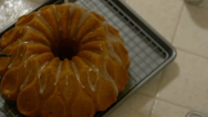 ケイティー・ルクレールのインスタグラム：「Leftover egg yolks? Make a cake!!  Some of you have been asking for recipes so I got a little more creative with this video. Should I keep adding the instructions or you just want to see the final food porn? ✨🎉  Song: Lemon To A Knife Fight - The Wombats」