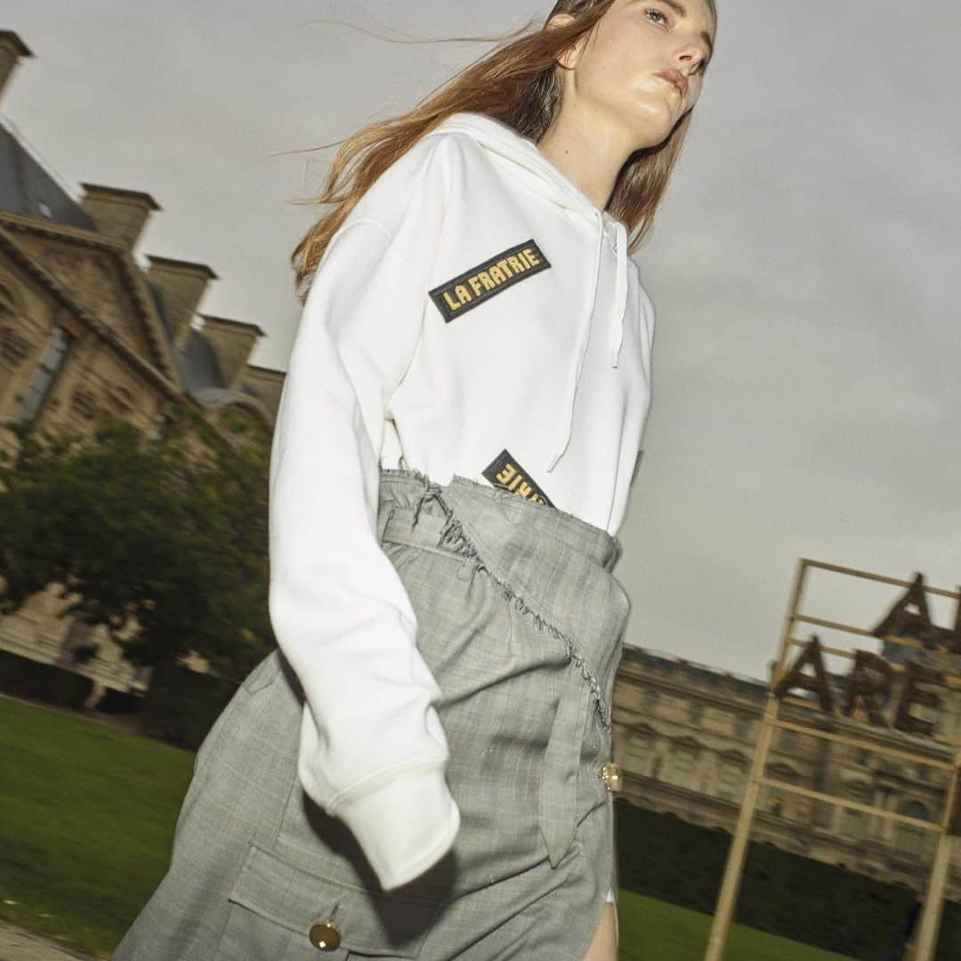 イーチ x アザーのインスタグラム：「HOODIE NEEDED ON THE RUNWAY SOMEWHERE IN THE GARDEN OF THE LOUVRE」