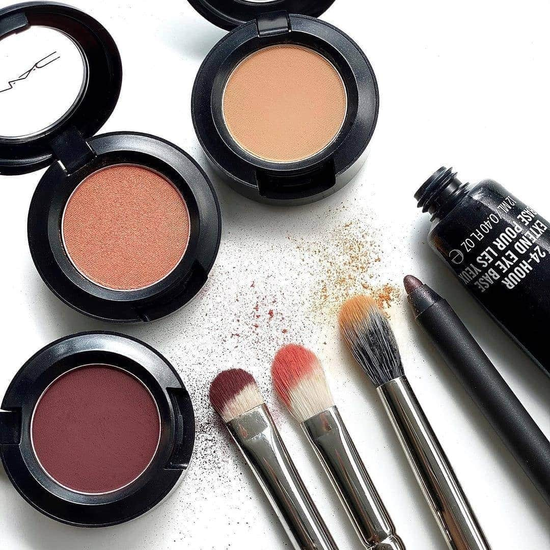 M•A•C Cosmetics Franceさんのインスタグラム写真 - (M•A•C Cosmetics FranceInstagram)「M•A•C - SERVICES 💄  Apportez de la couleur à votre makeup grâce aux fards à paupières ❤️  Besoin de conseils ❓  Réservez gratuitement sur notre site dans l'onglet "leçons", un service de 20min en tête à tête avec un makeup artist et profitez de tous ses conseils !   Produits :  Fards à Paupières « I'm Into It", "Suspiciously Sweet", "Samoa Silk"  Regram from @macpro_tokio  #MACCosmetics #MACCosmeticsFrance #makeup #MACPowderKiss #MACMEUP #MACMAKEUPMAGICIAN」2月22日 3時00分 - maccosmeticsfrance