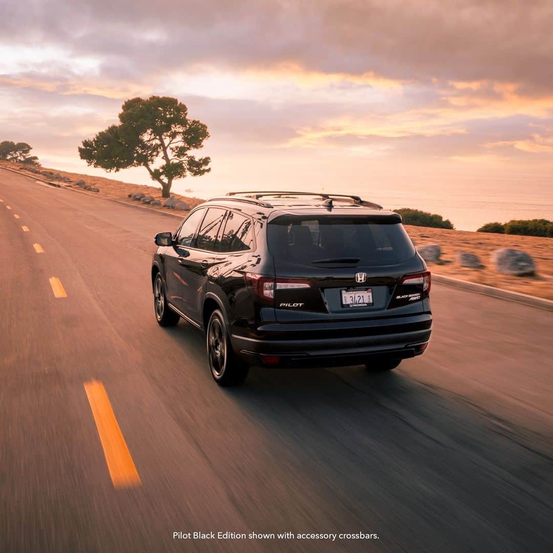 のインスタグラム：「Take the open road to opportunities. #HondaPilot」
