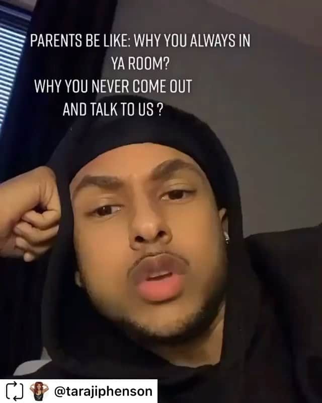 レスリー・ジョーンズのインスタグラム：「Had me cracking up! I know He didn’t say that to his mama face lol but it’s really funny」
