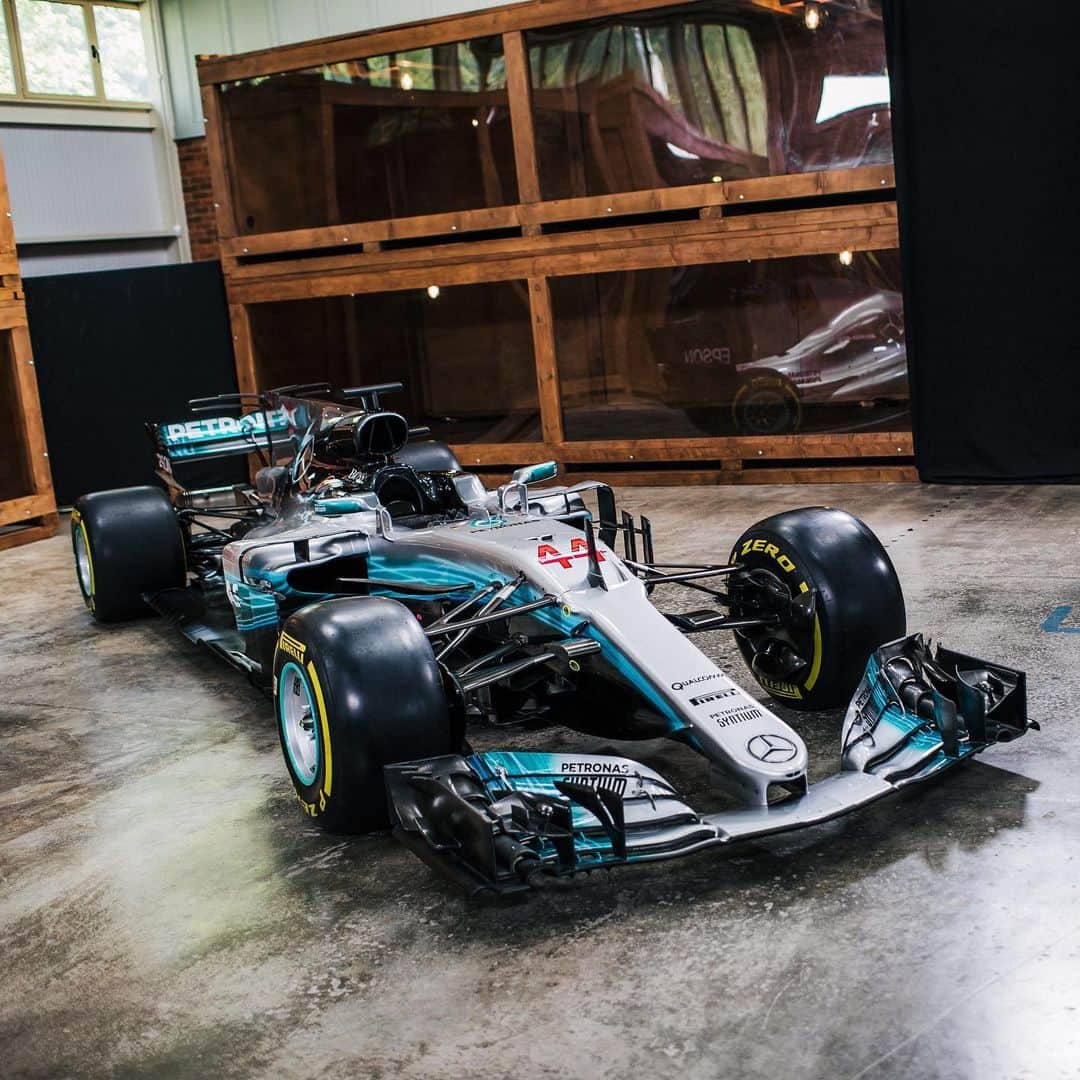 MERCEDES AMG PETRONASさんのインスタグラム写真 - (MERCEDES AMG PETRONASInstagram)「You’re allowed to be a diva when you look this good. Isn't that right, W08? 😁😍」2月22日 3時23分 - mercedesamgf1