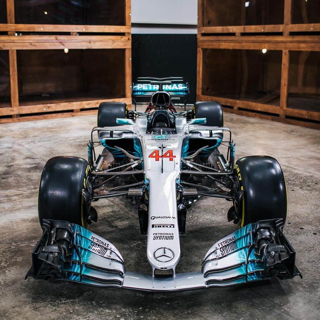 MERCEDES AMG PETRONASさんのインスタグラム写真 - (MERCEDES AMG PETRONASInstagram)「You’re allowed to be a diva when you look this good. Isn't that right, W08? 😁😍」2月22日 3時23分 - mercedesamgf1