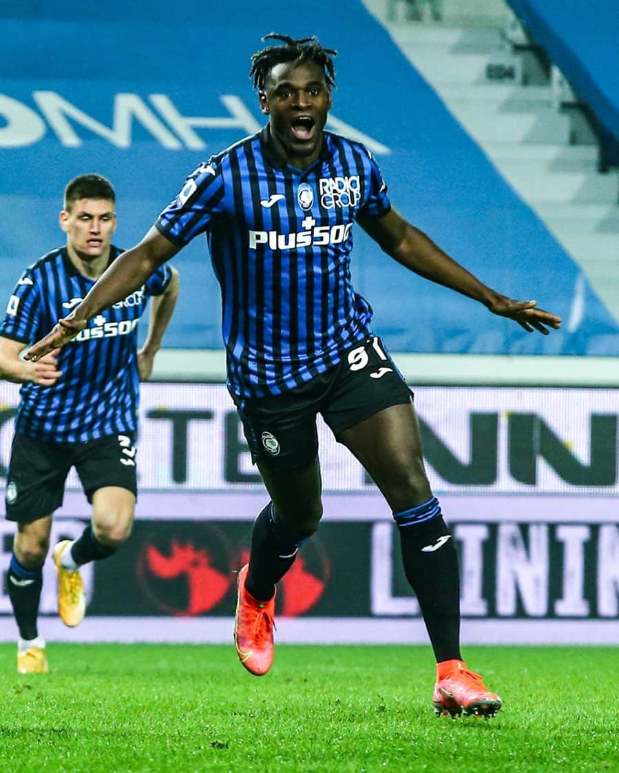 アタランタBCのインスタグラム：「𝘋𝘜𝘝𝘈𝘕stante!!! 🤙🏾💥 ⠀ #AtalantaNapoli #GoAtalantaGo ⚫️🔵 #Atalanta #BergAMO #ForzaAtalanta #SerieATIM」