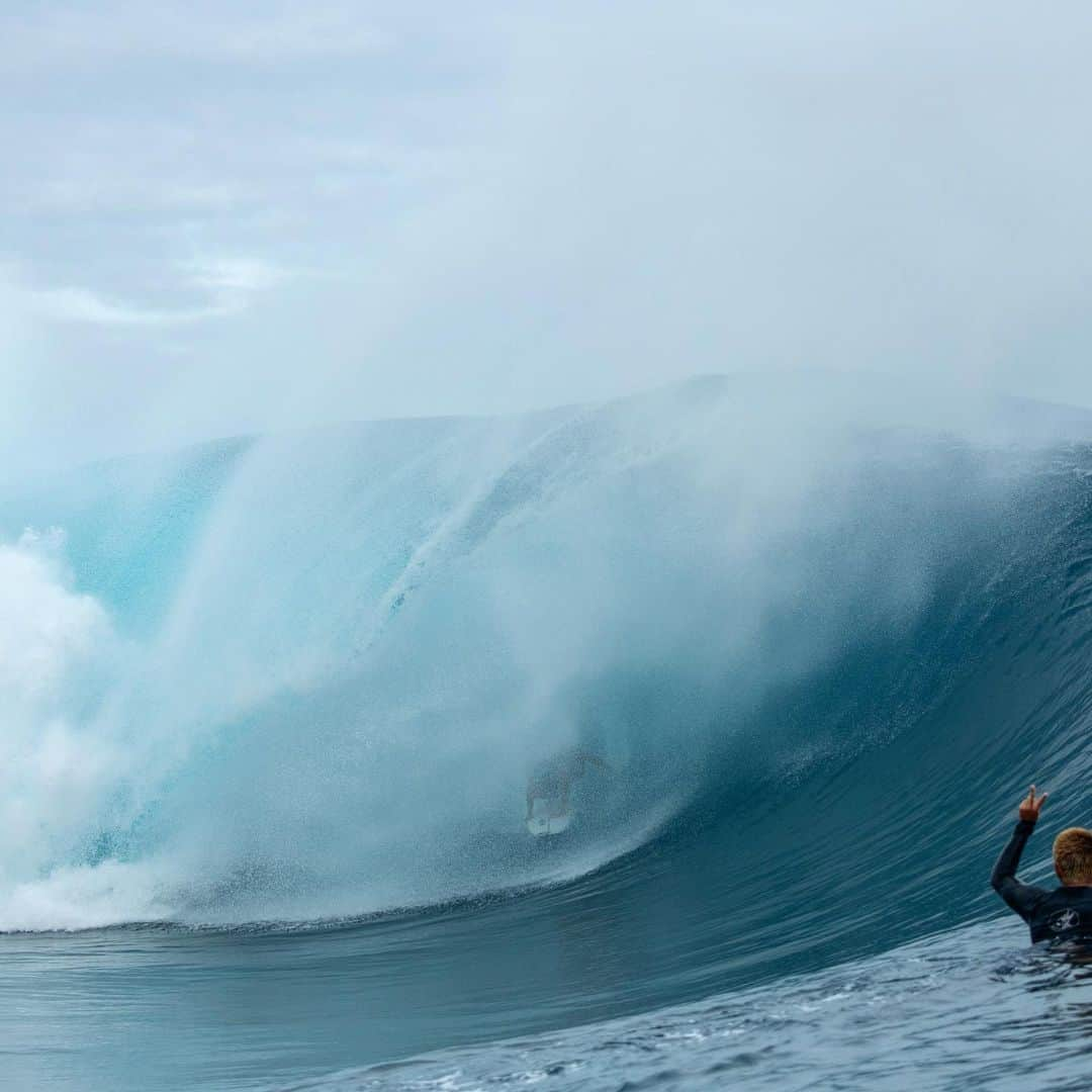 ジェレミー・フローレスさんのインスタグラム写真 - (ジェレミー・フローレスInstagram)「Hold On 💨💨💨. . 📷: @timmckenna #Sequence #PacificOcean #Tahiti」2月22日 3時37分 - floresjeremy