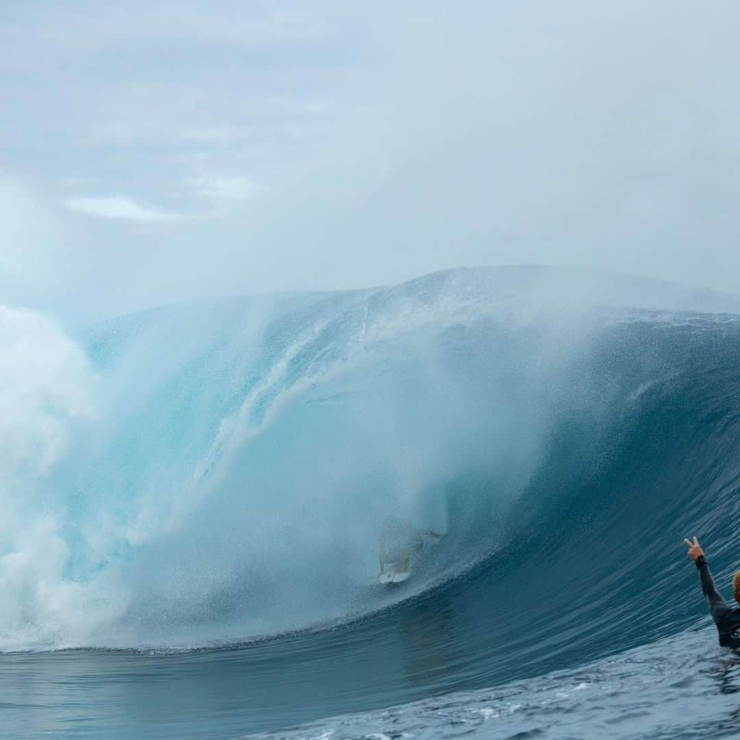 ジェレミー・フローレスさんのインスタグラム写真 - (ジェレミー・フローレスInstagram)「Hold On 💨💨💨. . 📷: @timmckenna #Sequence #PacificOcean #Tahiti」2月22日 3時37分 - floresjeremy